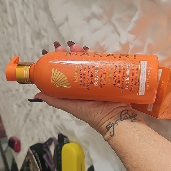 Extreme Active Intense Tone Boosting Body Milk - Orange - Picture 3 of 4